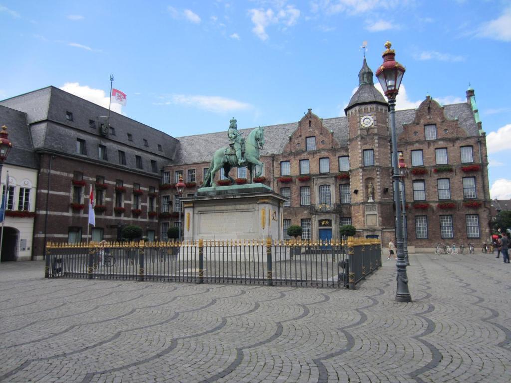 Altduesseldorf Hotel Exterior foto